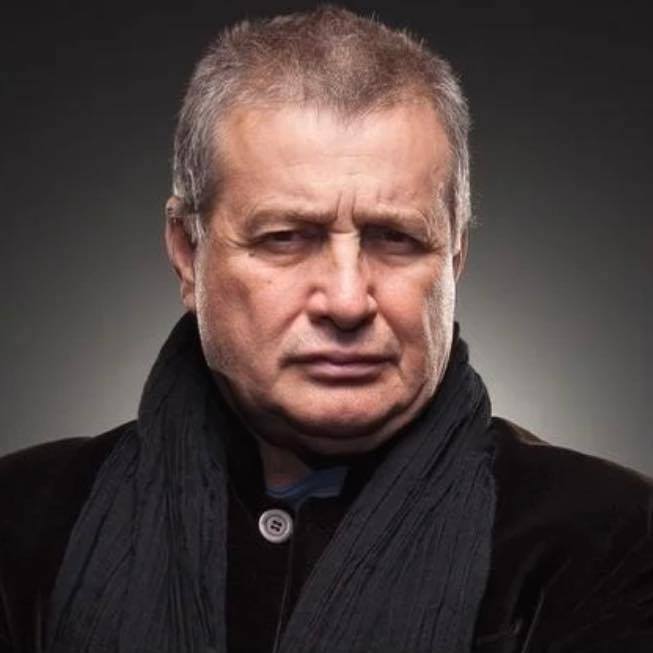 Incendiu la casa lui Mircea Dinescu în Dolj: Poliția anchetează, poetul a reclamat