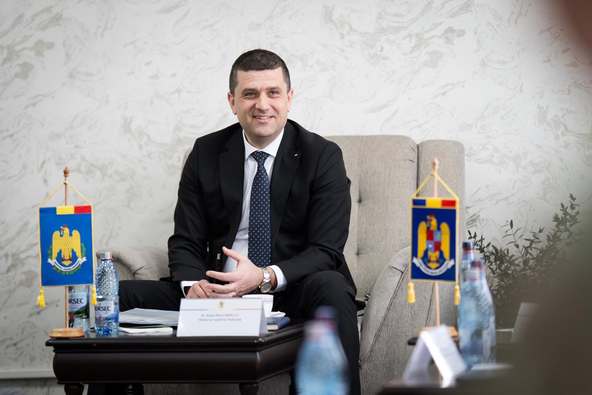 Miruță vrea echitate: Sectorul privat trebuie să joace transparent