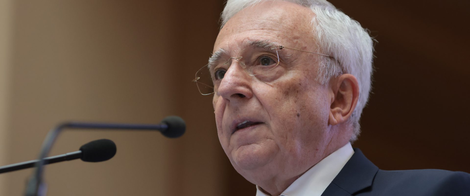 Isărescu, după weekendul cu raportul Concurenței: Robor, confuzie publică