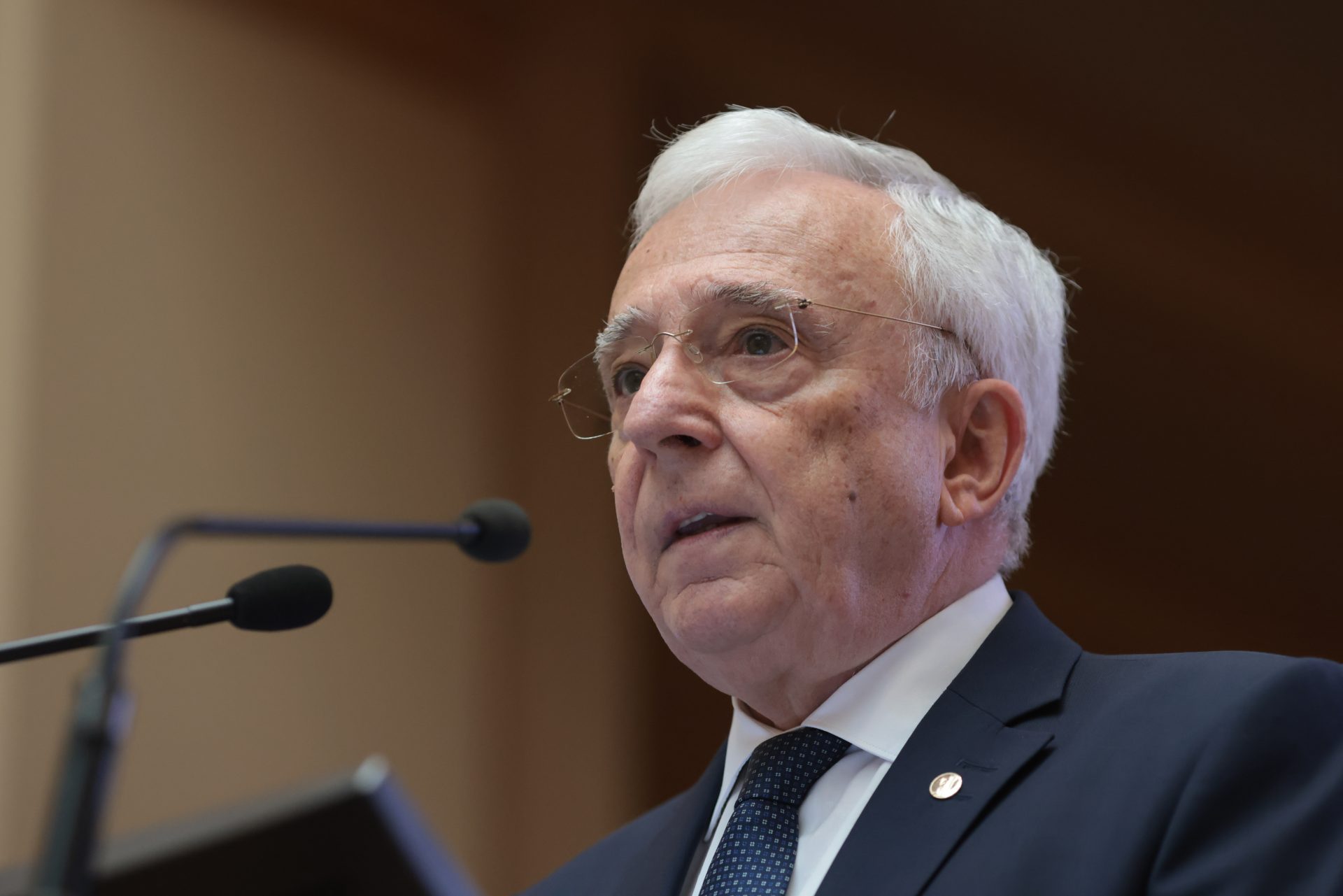 Isărescu, după weekendul cu raportul Concurenței: Robor, confuzie publică