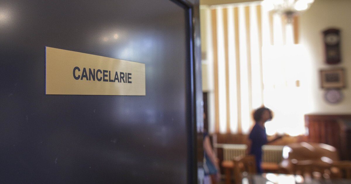 Sindicaliștii din educație, revoltați: Plăți blocate de minister, cu legea-n față