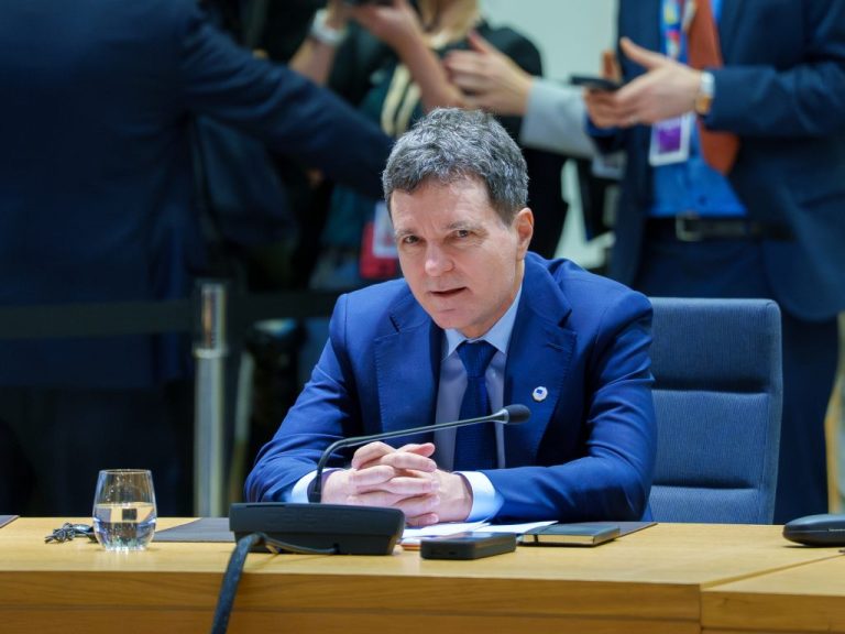 Nicuşor Dan, felicitări pentru Peter Magyar după alegerile din Ungaria