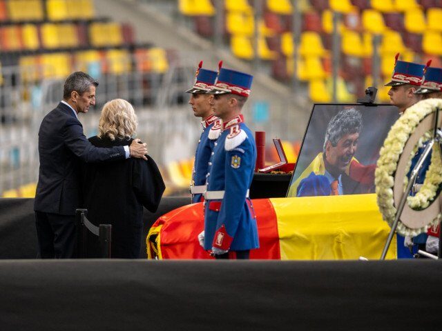 Slujbă religioasă pentru Mircea Lucescu la Biserica Sfântul Elefterie