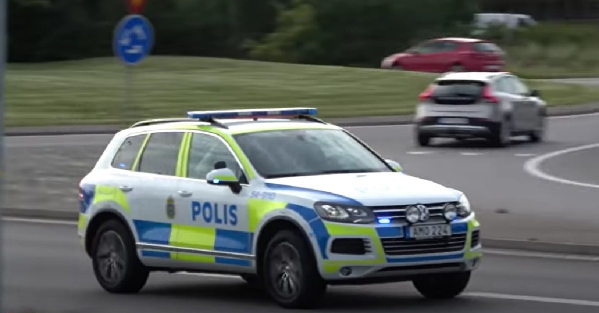 Norvegia: Un puști de 14 ani a furat un autobuz și a fugit în Suedia