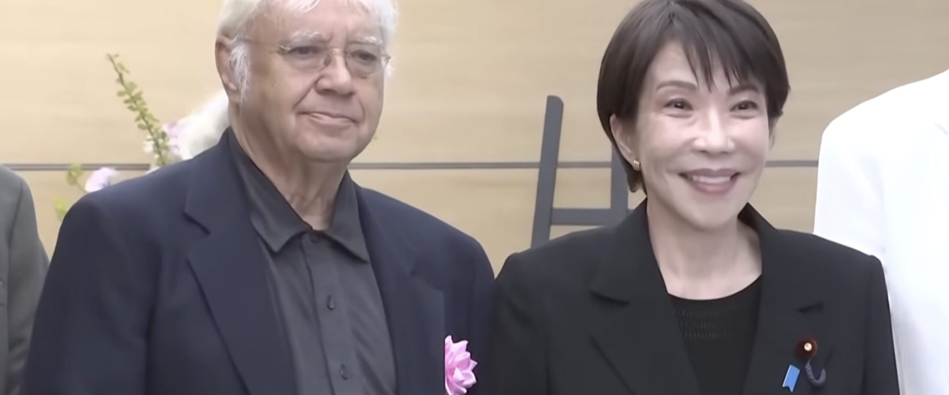 Premierul Japoniei, fan Deep Purple: „Burn” pe tobe, la ceartă cu soțul