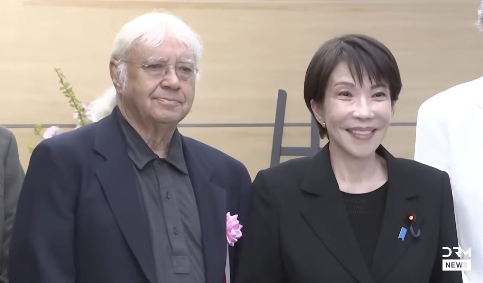 Premierul Japoniei, fan Deep Purple: „Burn” pe tobe, la ceartă cu soțul