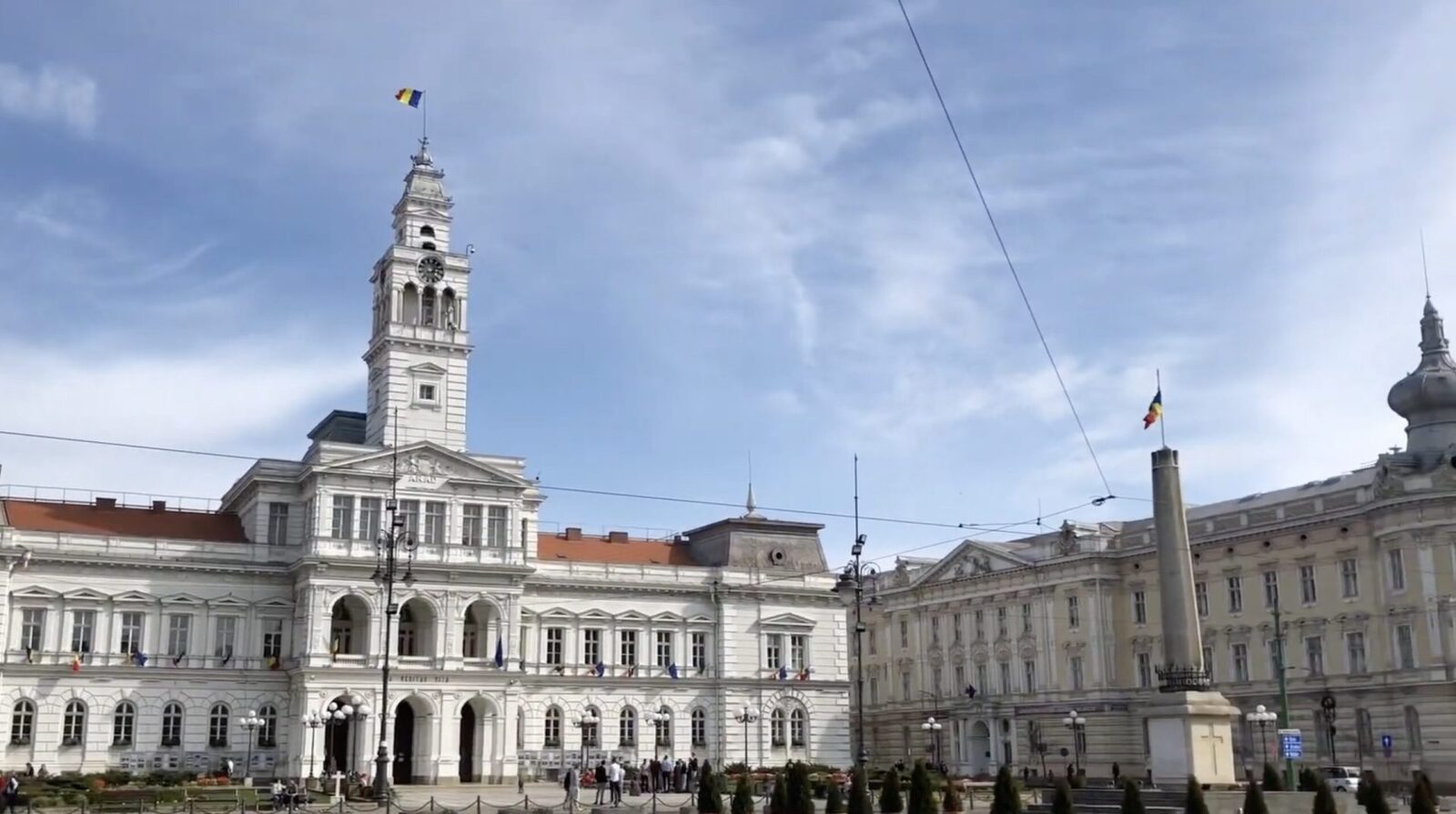 Arad: Primăria nu face disponibilizări, deși a redus organigrama cu sute de posturi