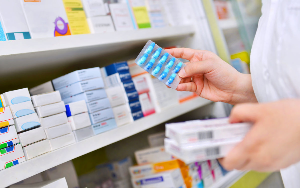 Program farmacii de Paște 2026: Unde găsești non-stop medicamente în noaptea de Înviere