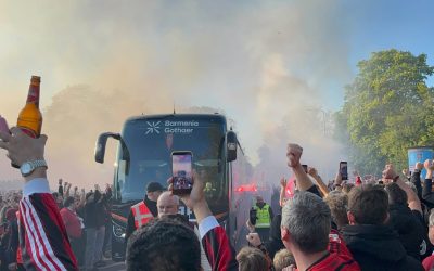 DFB-Pokal: Vorm Halbfinale gegen Bayern: Pyro-Empfang für Leverkusen-Stars | Sport