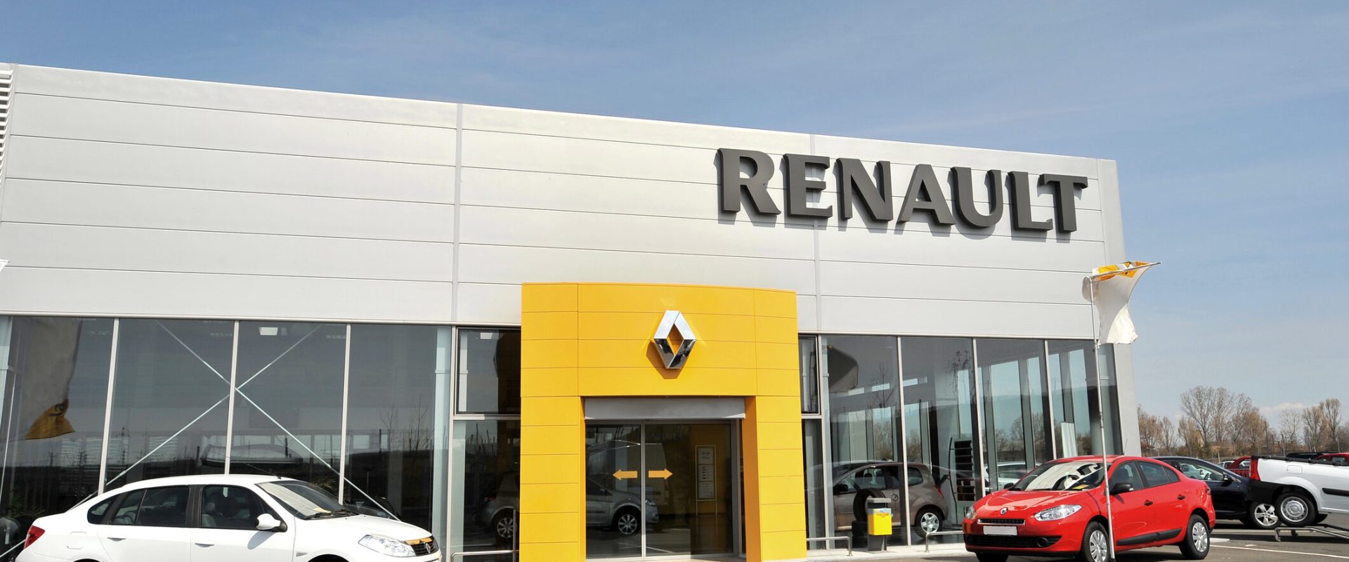 Renault, măsuri drastice: 2.400 de posturi eliminate, luptă cu mărcile chineze