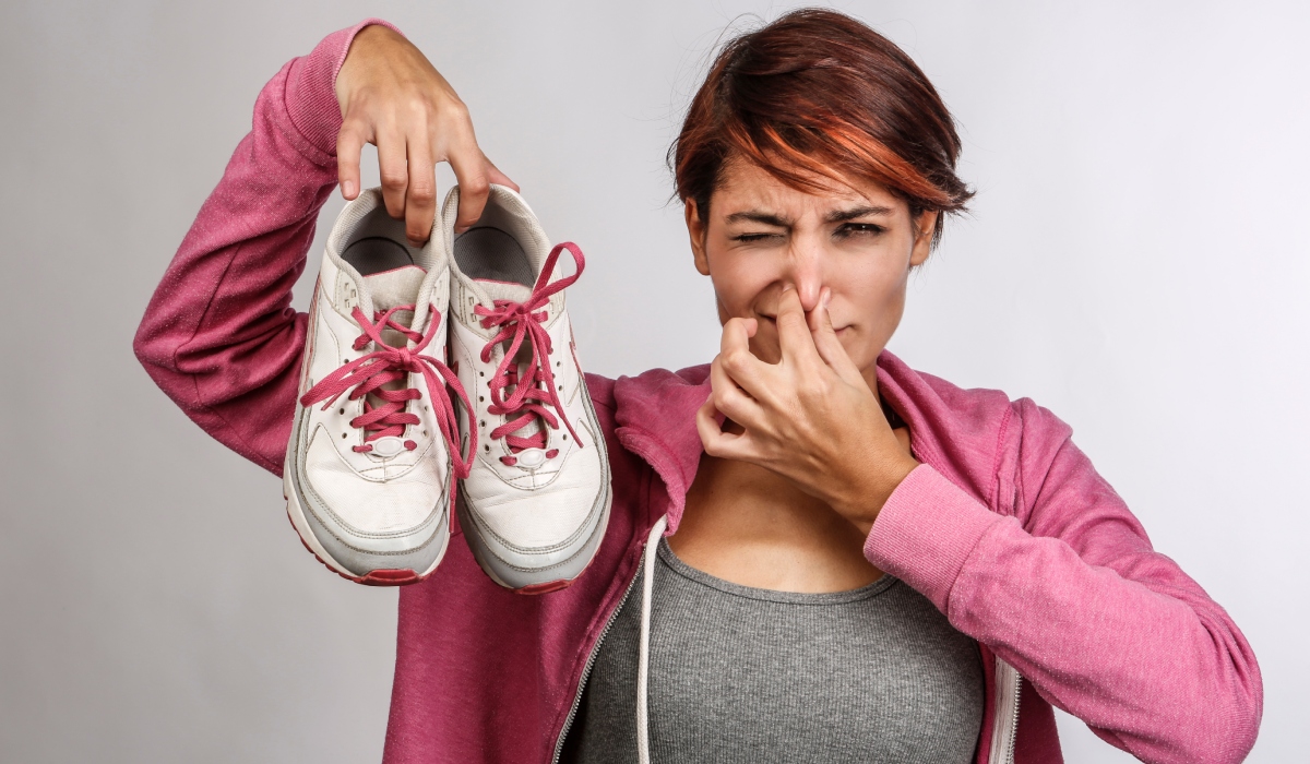 Scapă Rapid de mirosul din pantofi: Trucul cu 2 ingrediente