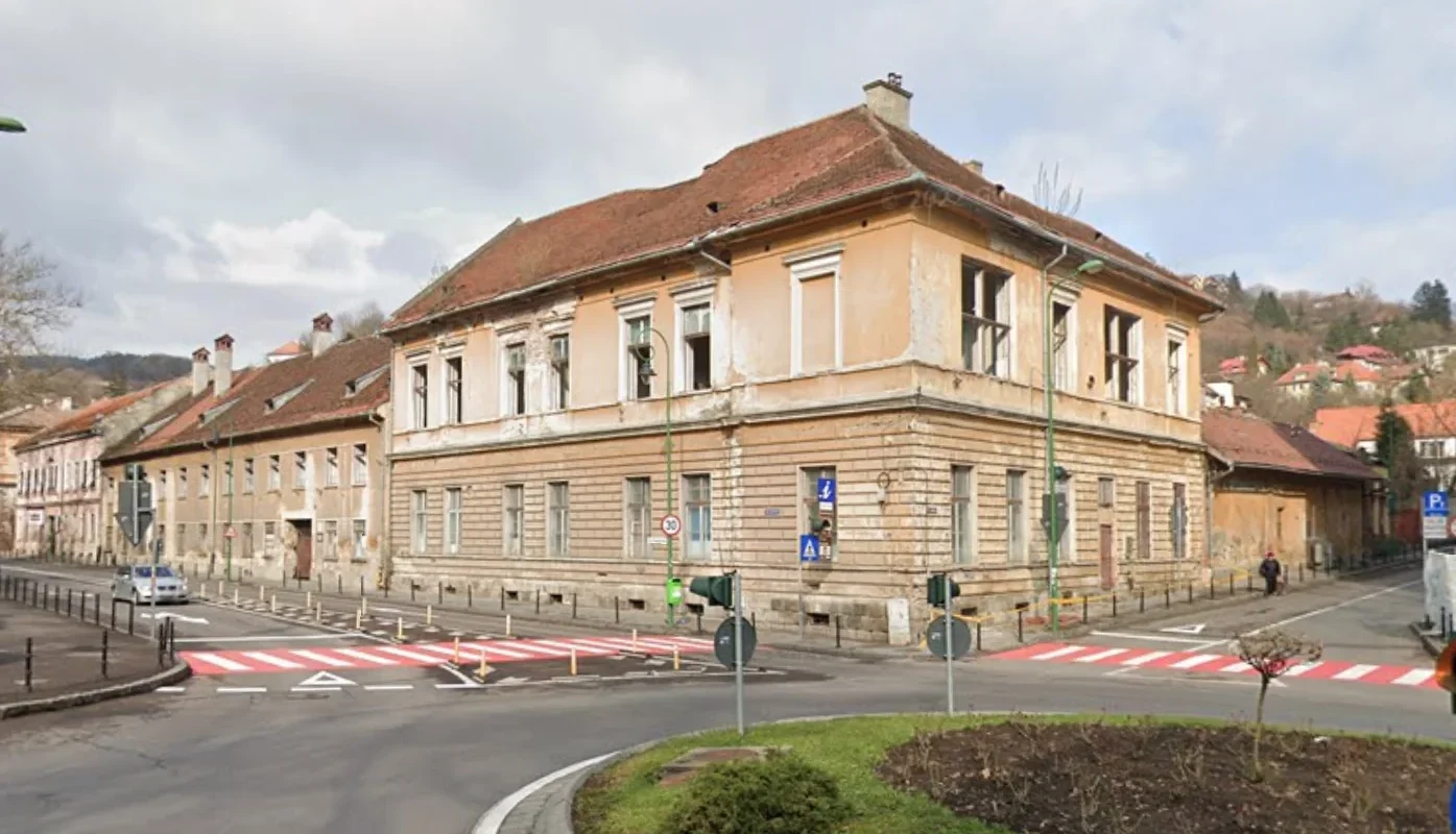 Macabru la Brașov: Resturi umane și un bebeluș în formol, la fostul spital