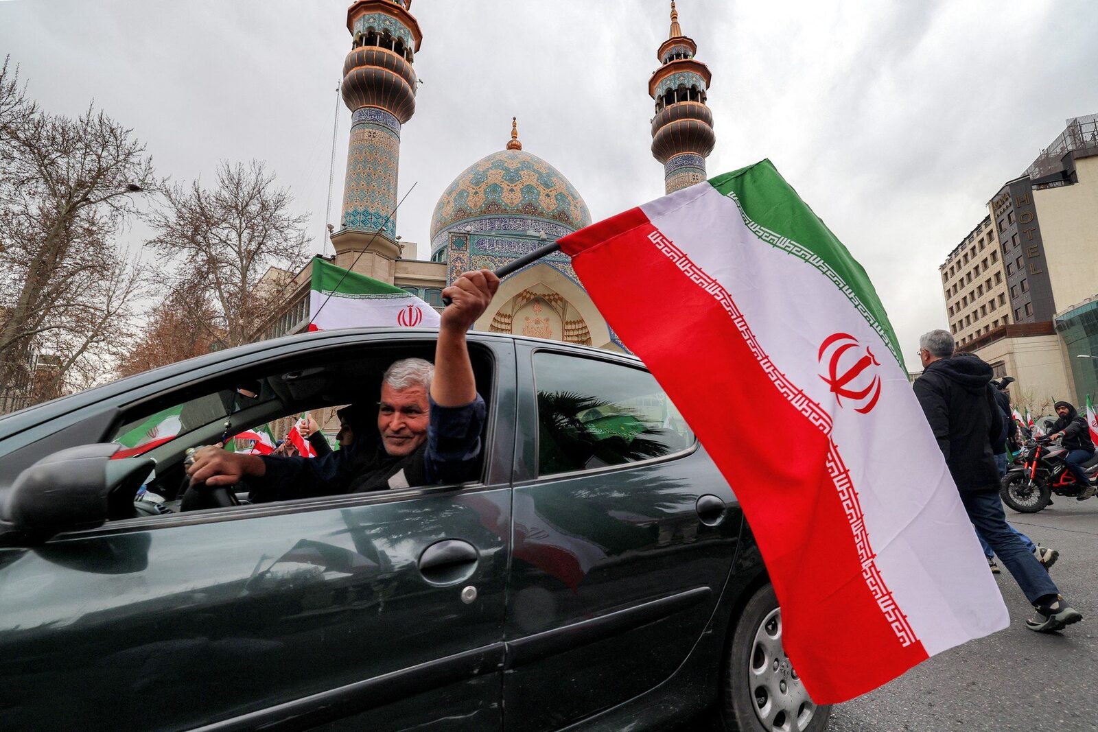 Război în Iran: Donald Trump amenință, iar Teheranul închide Strâmtoarea Ormuz