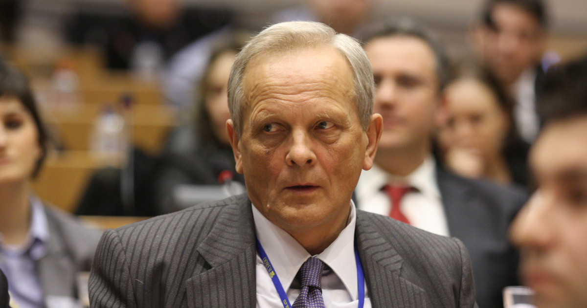 Theodor Stolojan: „O țară care își dă cu stângul în dreptul. Costul nu va fi plătit de domnii cu cutii de pantofi pline de euro”