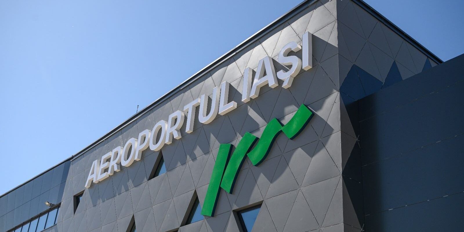 A început vânătoarea de șefi la aeroportul din Iași: Se primesc candidaturi