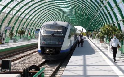 Tren spre Otopeni, deviat! Pasageri, obligați să meargă pe jos din cauza unei erori