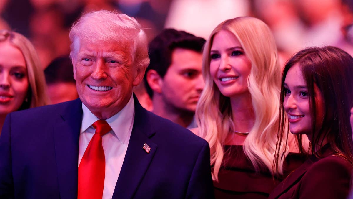 Trump, apariție rară cu fiica Ivanka: Ce gest a făcut fostul președinte?