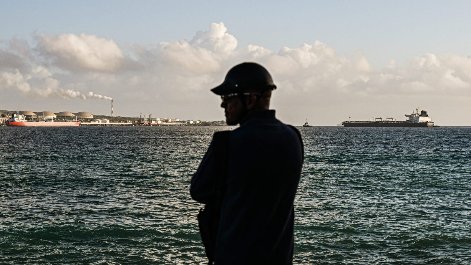 Trump, pe muchie de cuțit: De la Cuba la strâmtoarea Hormuz, probe grele