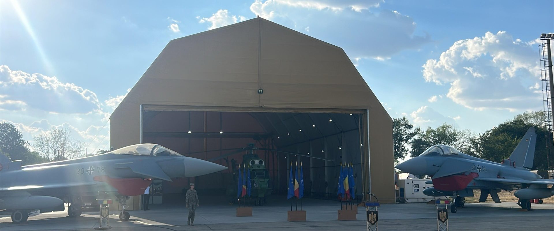 Românii aprobă: 53% susțin bazele SUA pentru avioanele de realimentare