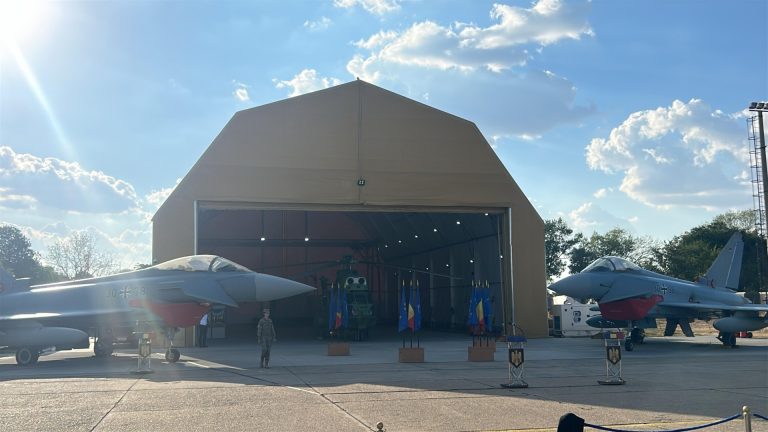 Românii aprobă: 53% susțin bazele SUA pentru avioanele de realimentare