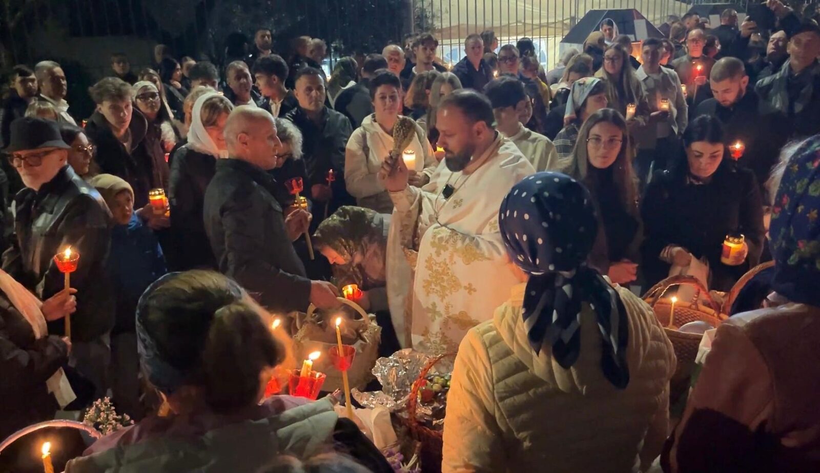 Paște în Italia: Românii în Bergamo, respectă tradiția, „în orice loc din mondo”