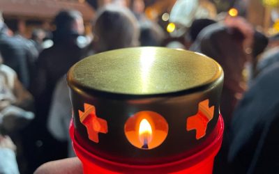 Cum a fost Învierea într-o biserică de lemn, după măcelul din parc? Reportaj