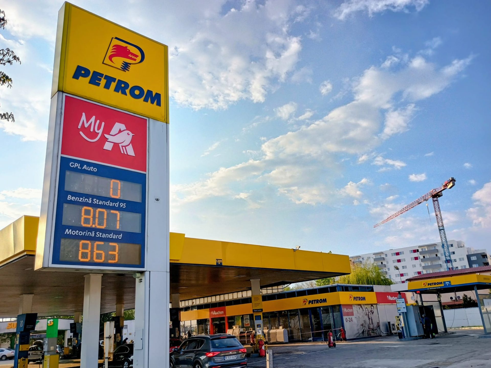 Preț carburanți: MINIM de la RĂZBOIUL din Iran. De ce bucuria NU e totală