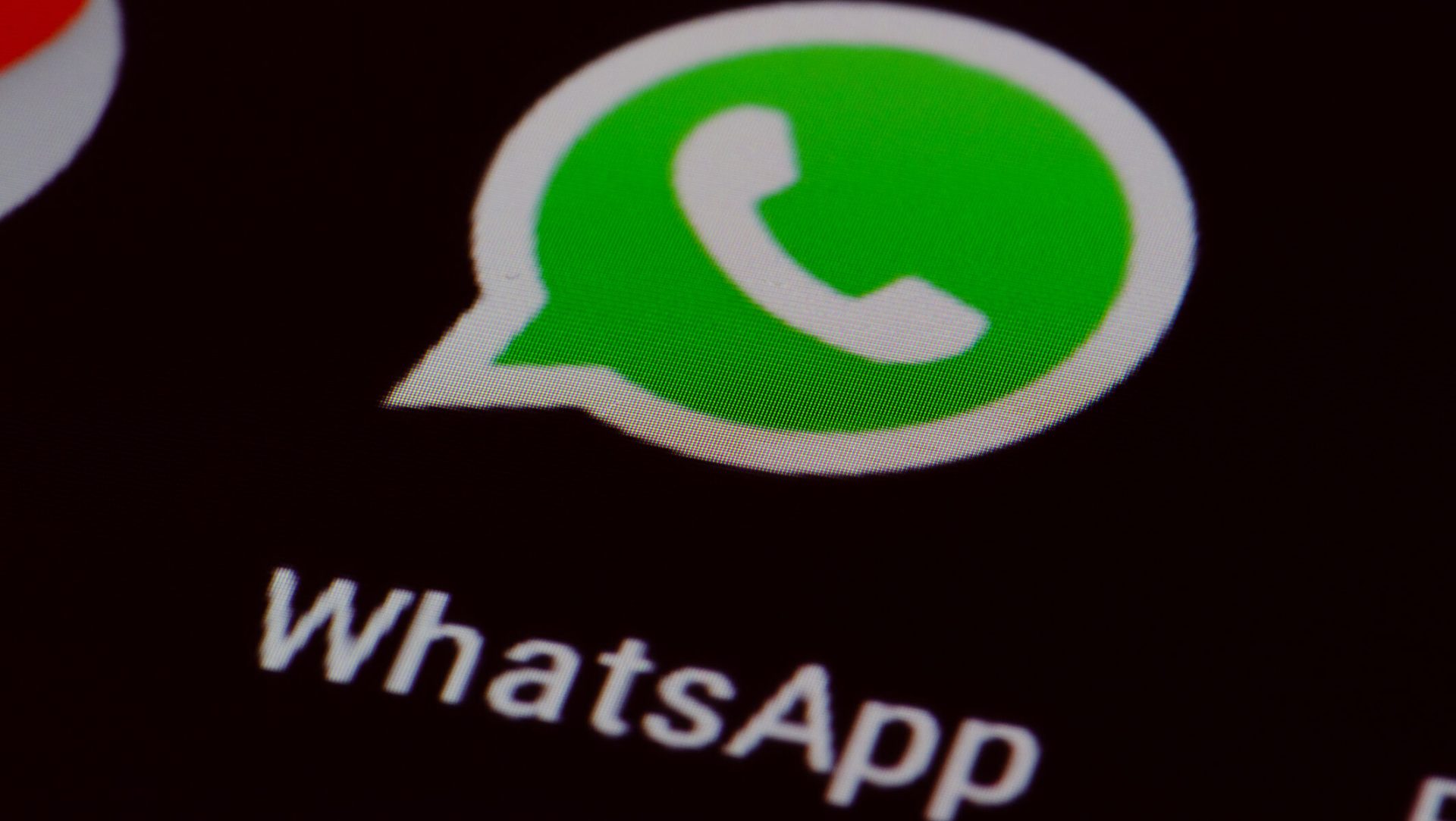 WhatsApp, parțial cu plată: Ce avantaje aduce abonamentul Plus