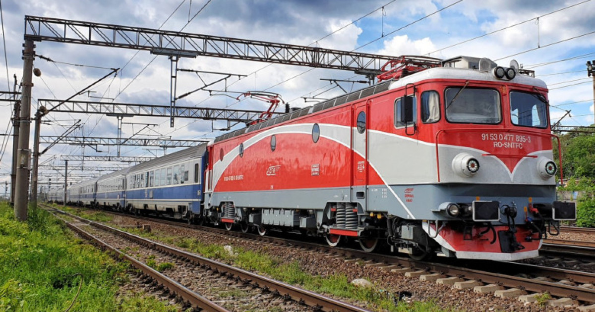 Blocaj total pe ruta Brașov-Sighișoara: Un copac a pus trenurile pe STOP