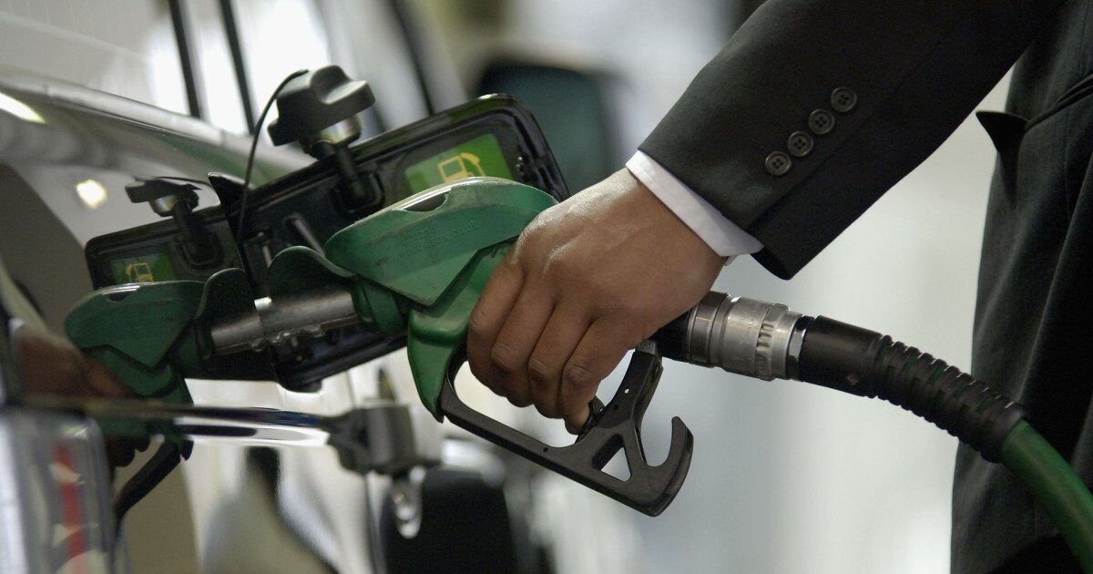 Marți, carburanții scumpesc. Motorina, cu 40 de lei mai scumpă ca luna trecută