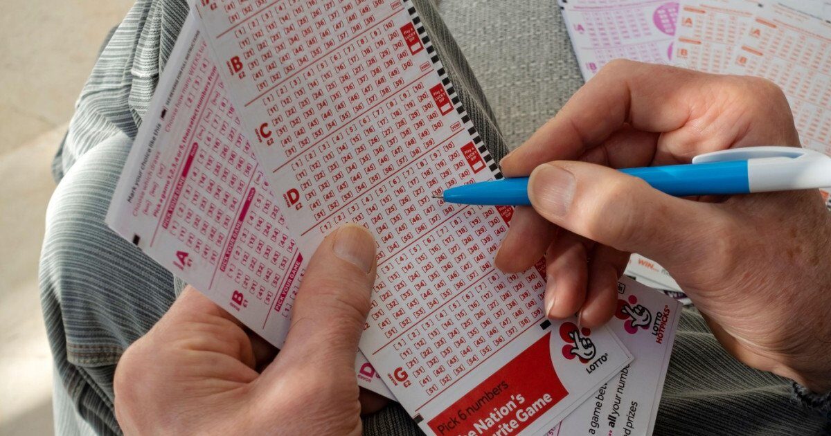 Bilet pierdut la loteria din Marea Britanie: 10 milioane de lire sterline i-au scăpat printre degete