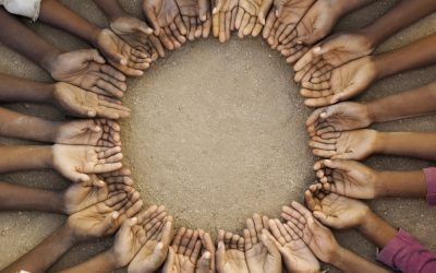 România, lecție de altruism în Tanzania: Ei cresc copii orfani, ca părinți