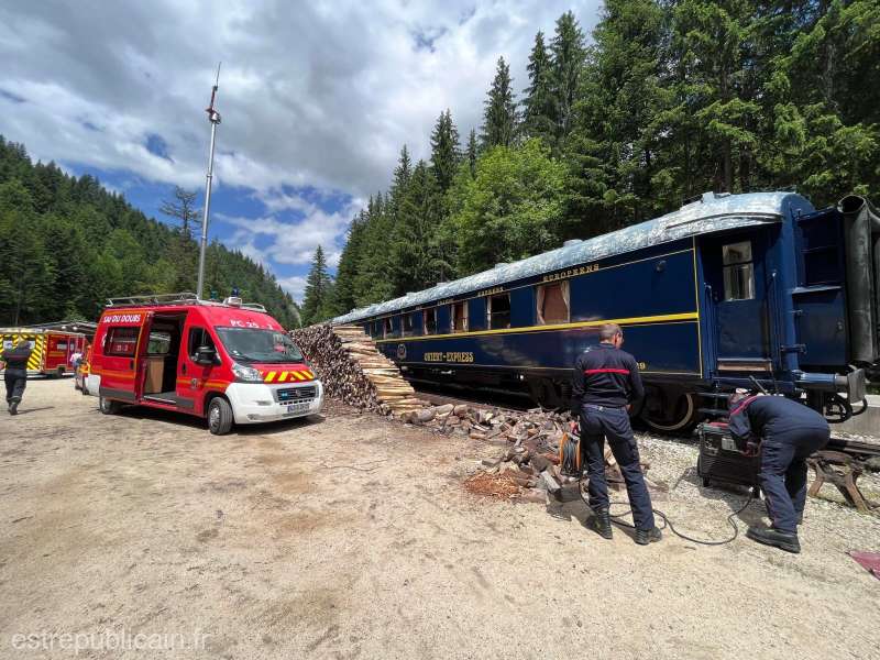 Accident sângeros în Franța: Tren de mare viteză, izbit de un camion militar-1 mort, 27 răniți