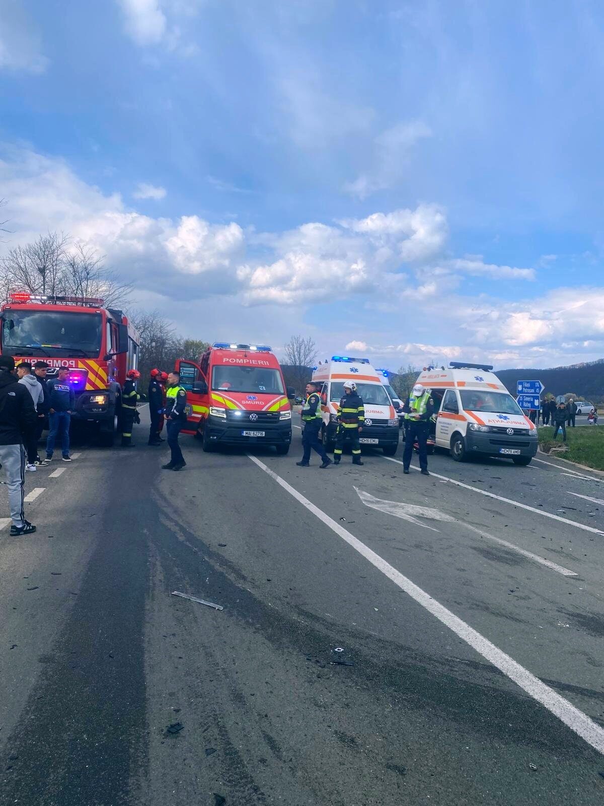 Accident grav în Hunedoara: Un mort și patru tineri răniți