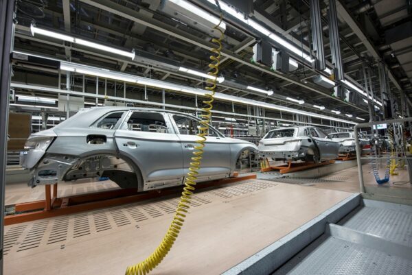 O companie din Bistrița dă afară alți 500 de angajați
