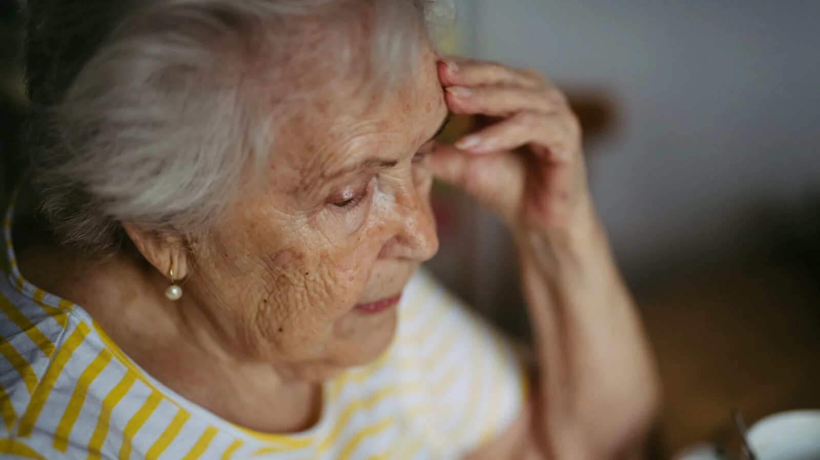 Sute de pensionari, în pragul disperării: Ajutoarele sociale, în pericol!