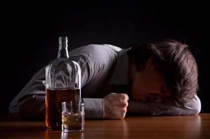 Scădere record la spirtoase: Piața neagră din România, pe val din cauza scumpirilor