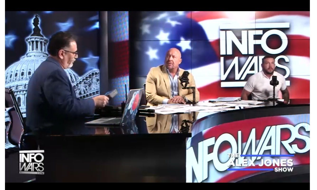 Onion, pe urmele lui Alex Jones: Site-ul Infowars, transformat în parodie?