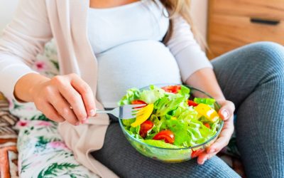 Ce mănâncă și ce evită gravidă? Ghidul esențial pentru viitorii părinți din România