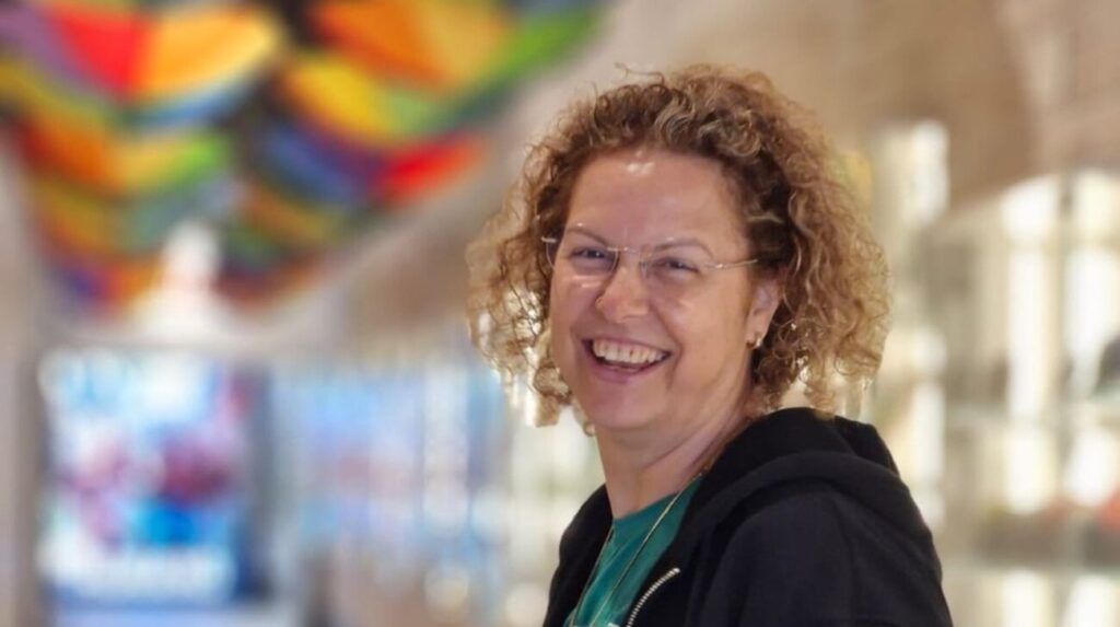 Asistentă medicală, eroină, salvează vieți, dar acum se zbate pentru viața ei