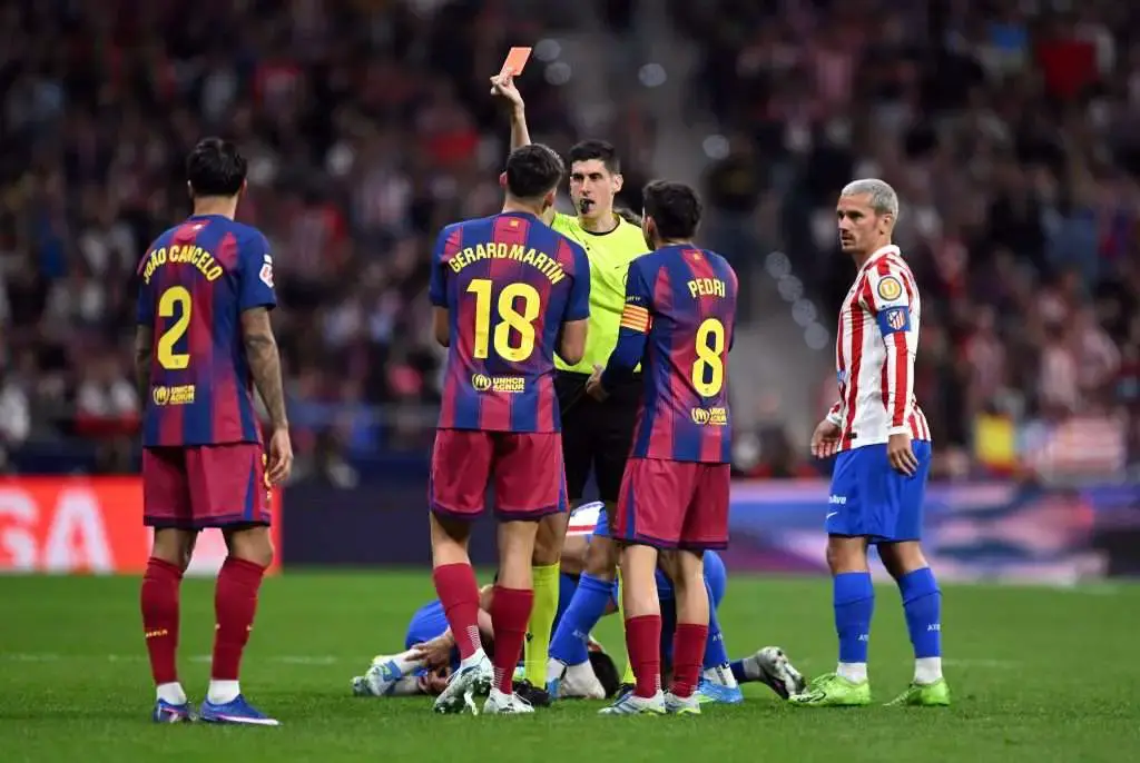Fanii Real Madrid, acuze de „corupție” după ce starul din Barcelona a scăpat de roșu
