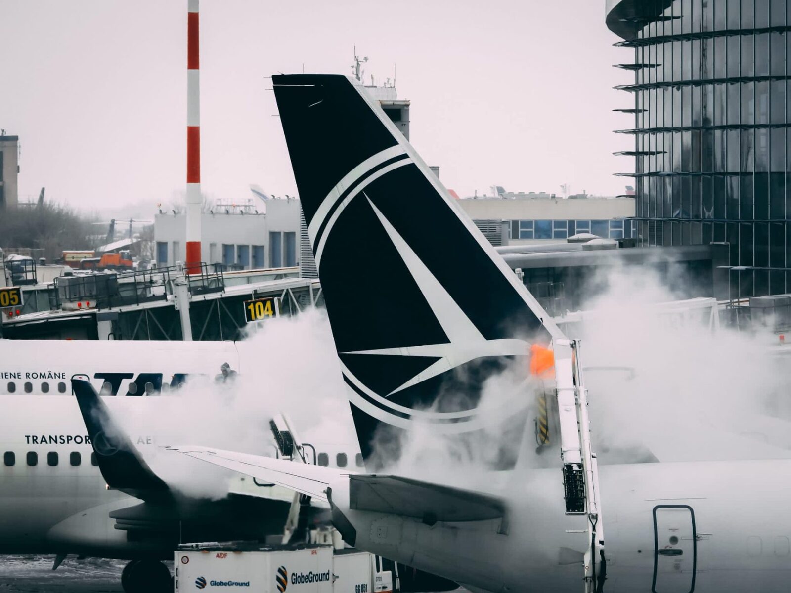 UE pregătește măsuri pentru combustibilul avioanelor. Războiul din Orientul Mijlociu amenință