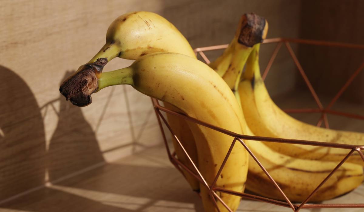 De ce NU mai ține banane în fructieră: Trucul salvator ca să reziste!