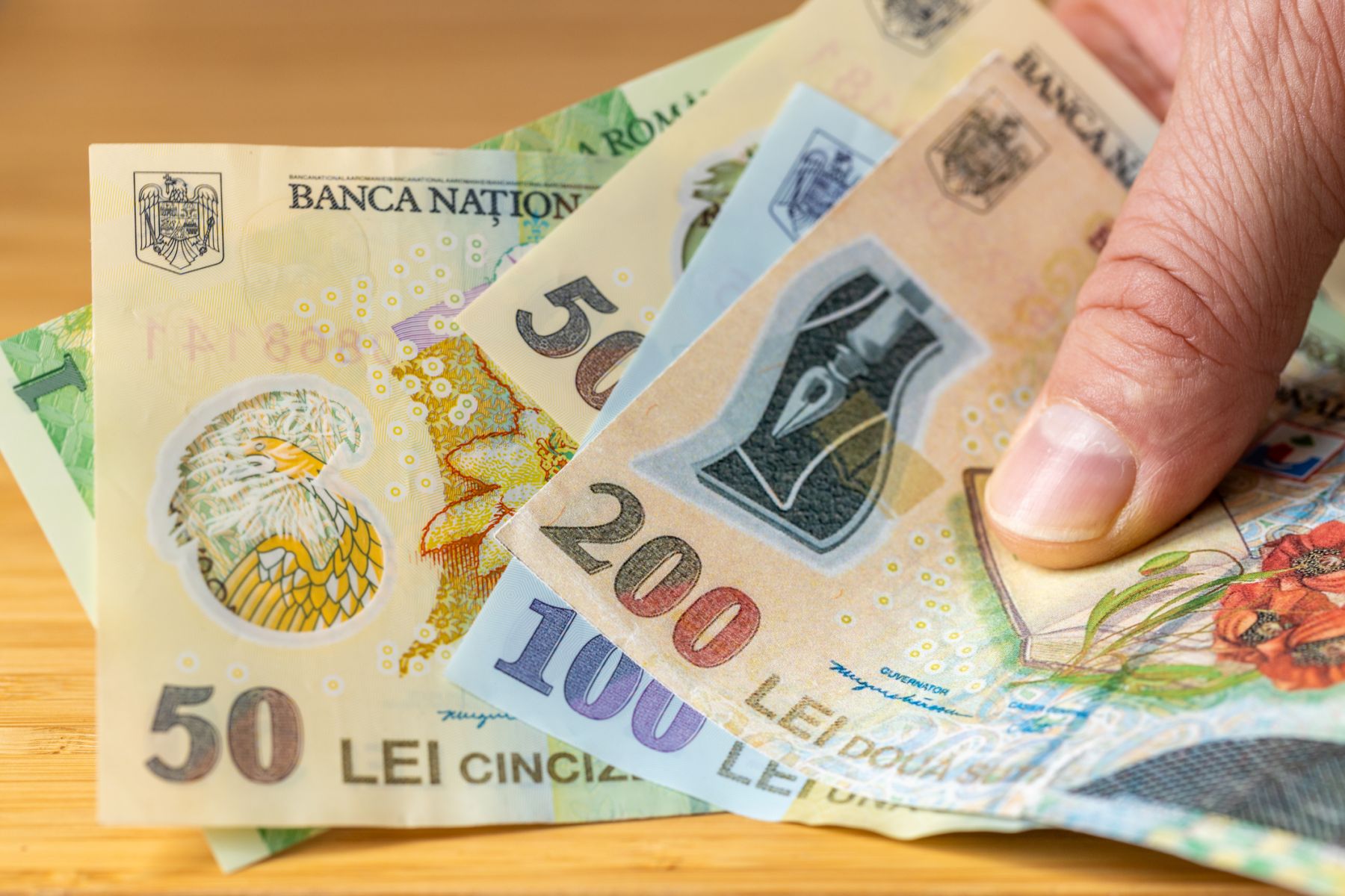 Statul român, cel mai scump „produs”: Nu mâncarea e prioritatea
