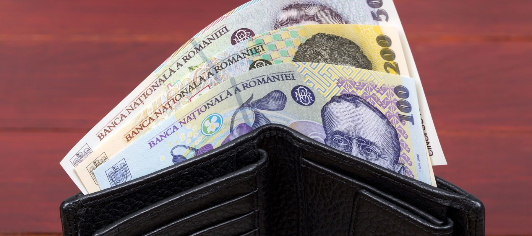 Economistul-șef dezvăluie: 5 strategii să-ți protejezi banii când e criză