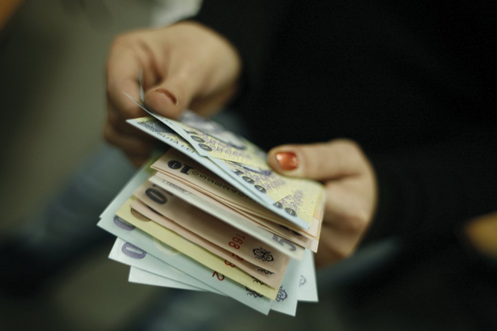 Venituri record pentru români: Cifrele ins pe trimestrul iv 2025