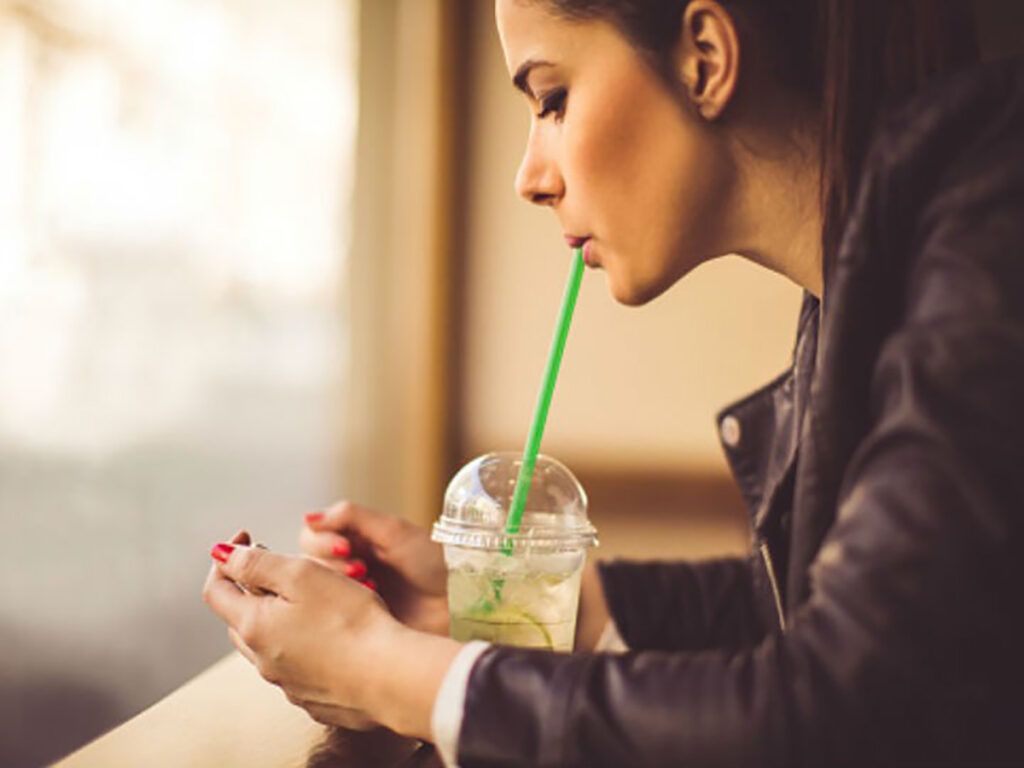 Ce să bei după Paște ca să-ți „resetezi” ficatul: Rețete naturale