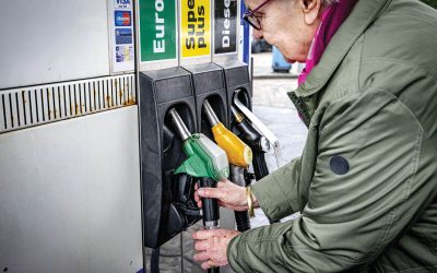 Proteste FURIOASE în Irlanda: Poliția declară acțiunile contra prețurilor, ilegale