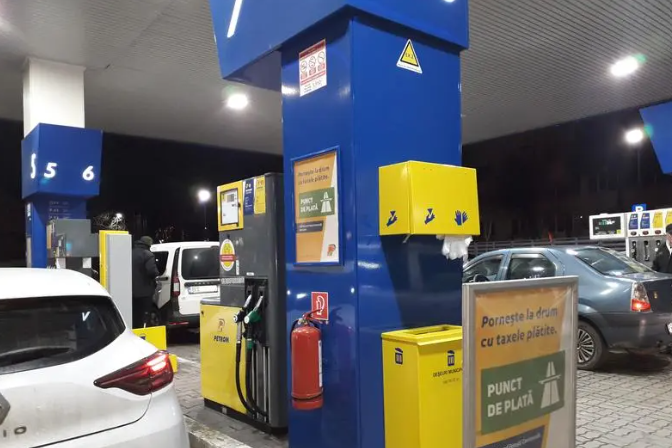 România, fără probleme cu benzina: Prezidenția, discuții cu benzinarii