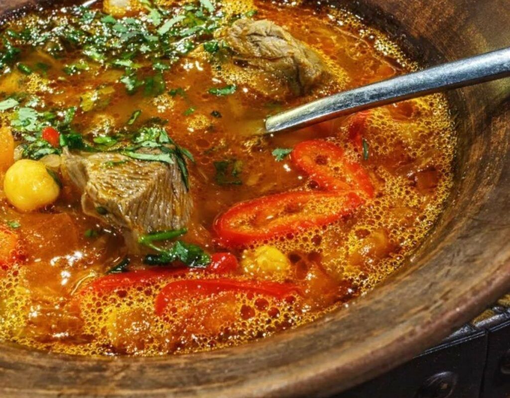 Cine NU are voie la miel de Paște: Avertismentul medicilor din România